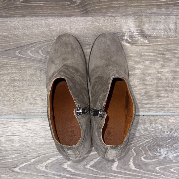 Frye Nora Women's Sz 7.5B Gray Elephant Suede Zip Heeled Ankle Boots 3479930-EPT - Picture 5 of 14